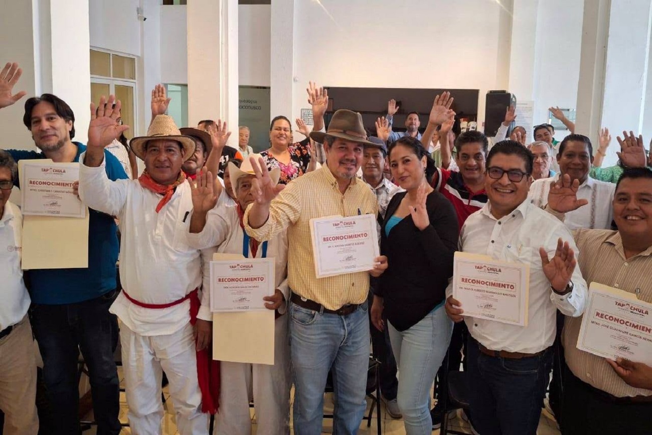 Durante las presentaciones, la rectora de la UNICACH, Fanny López Jiménez destacó la aportación editorial de la Facultad de Ingeniería,.