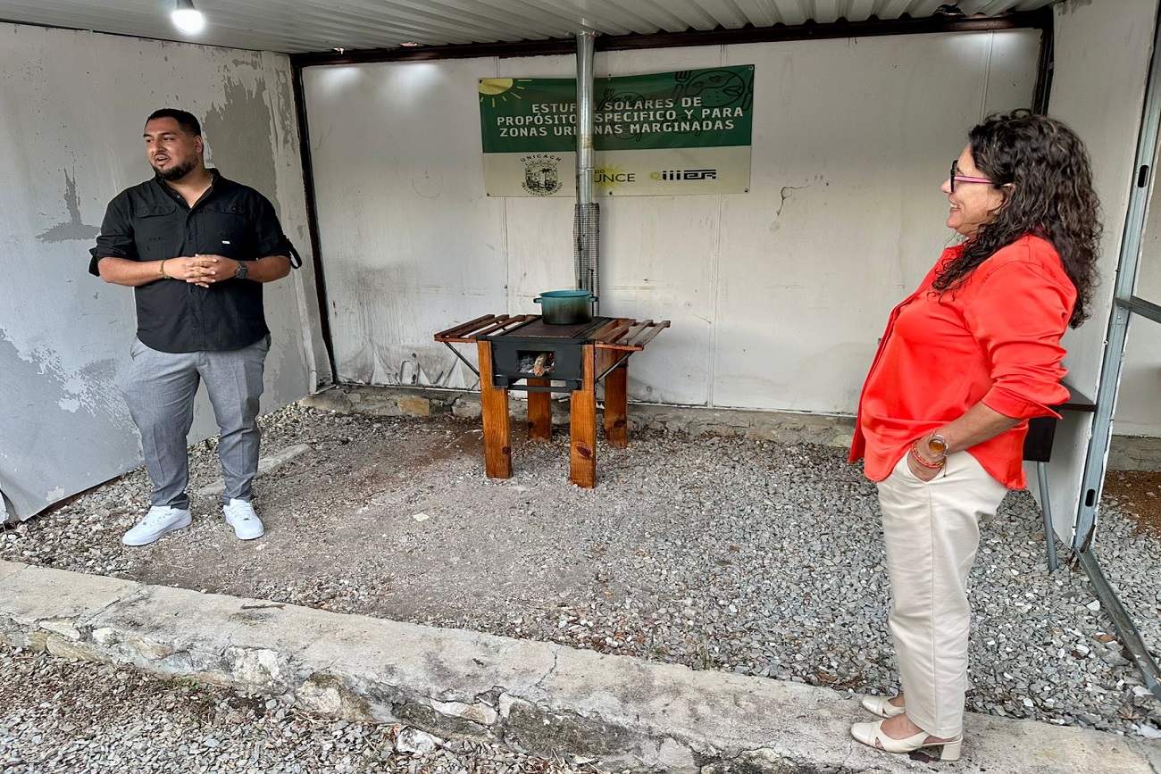 En el marco del Programa Nacional de Estufas Eficientes de Leña para el Bienestar, conocieron el prototipo patentado por la universidad   