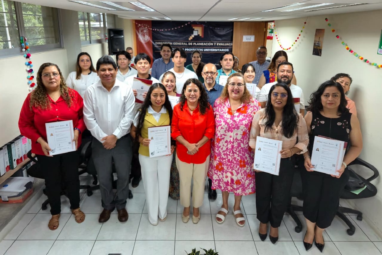  Docentes y estudiantes de la Licenciatura en Ciencia y Tecnología de Alimentos acreditaron los Estándares de Competencia EC0217.01 y  EC0081