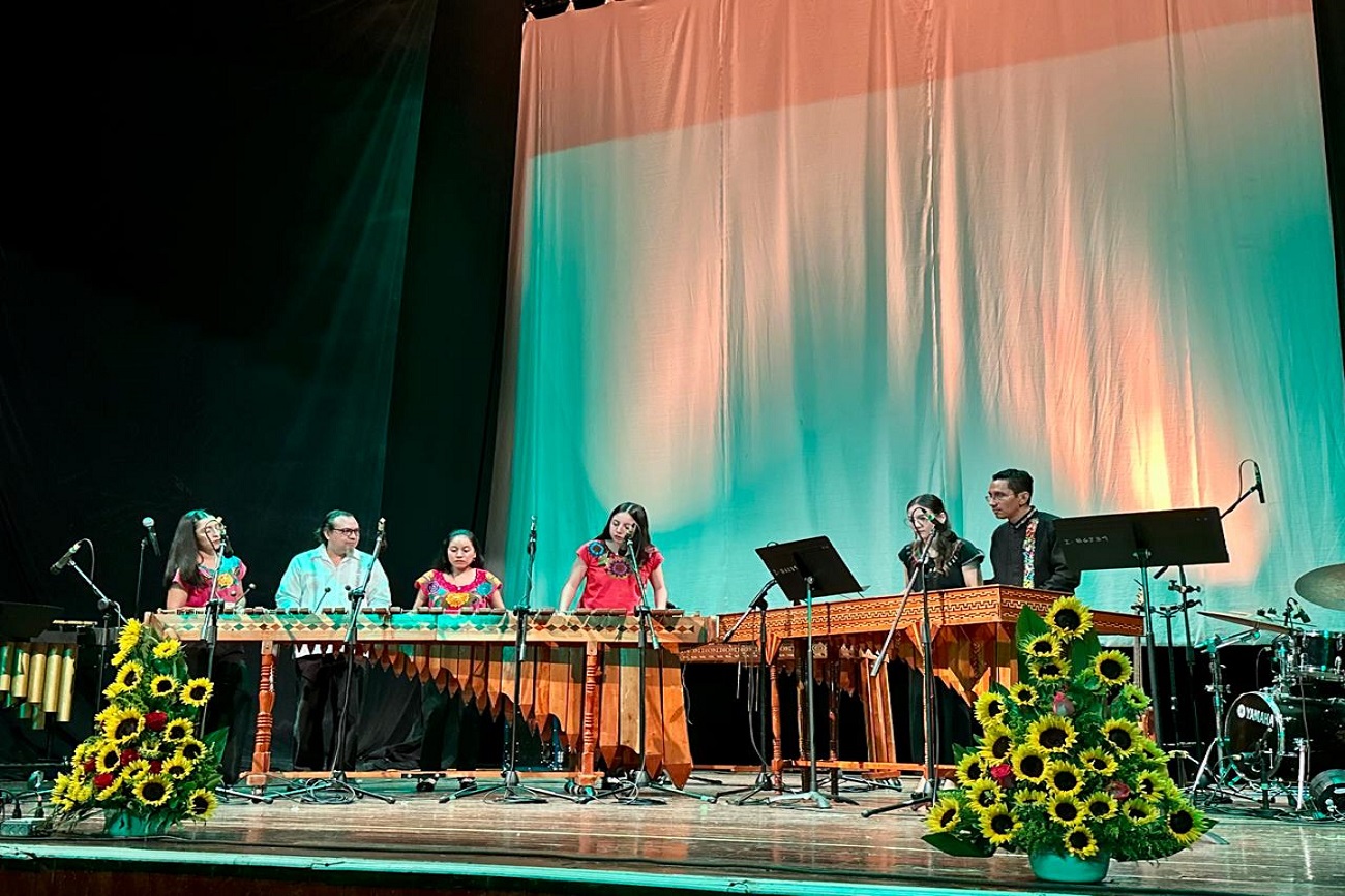 Profesores del área de Marimba y Percusiones de la Facultad de Música de la Universidad ofrecieron un concierto en el  Teatro Daniel Zebadúa, con la participación de la Marimba UNICACH y el Cuarteto Ritmando