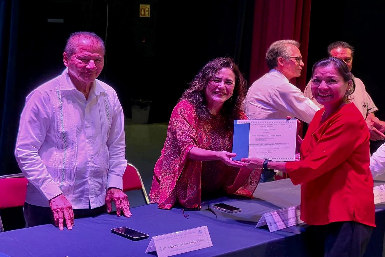UNICACH distingue a docentes e investigadores por sus aportaciones a la excelencia académica