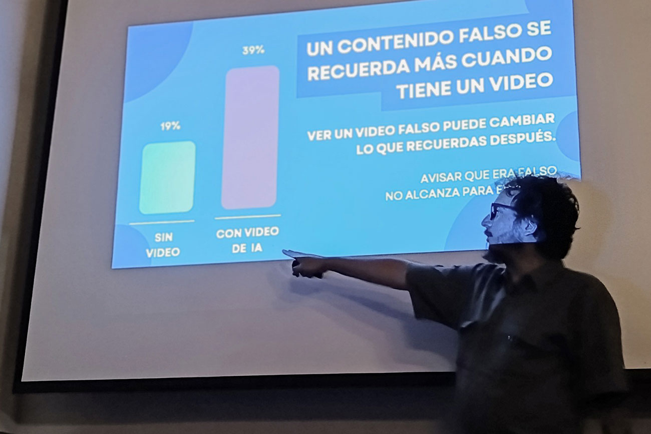 UNICACH Mayor reflexiona sobre la postrealidad y la inteligencia artificial