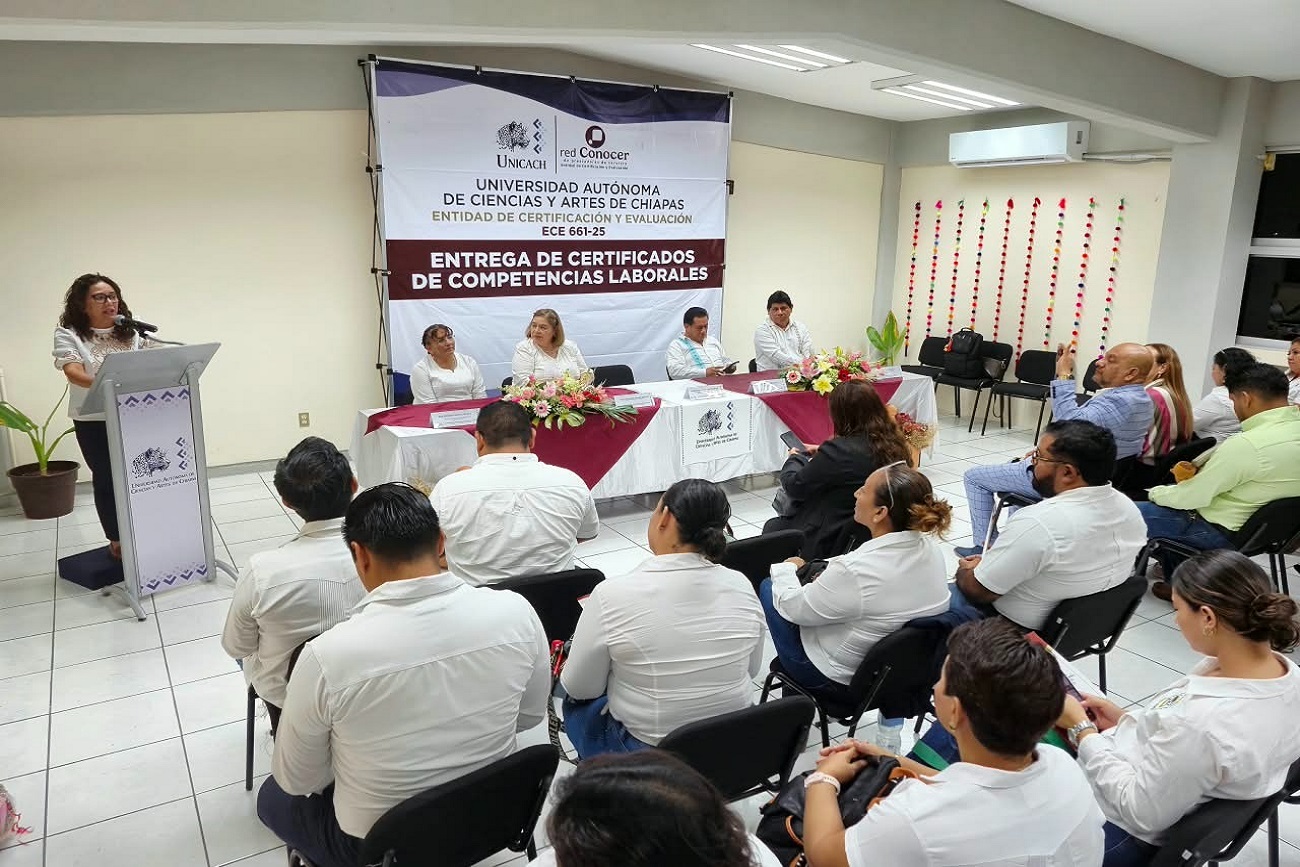 Acreditación reconoce capacidades de profesionales de la educación y contribuye a mejorar su desempeño docente  