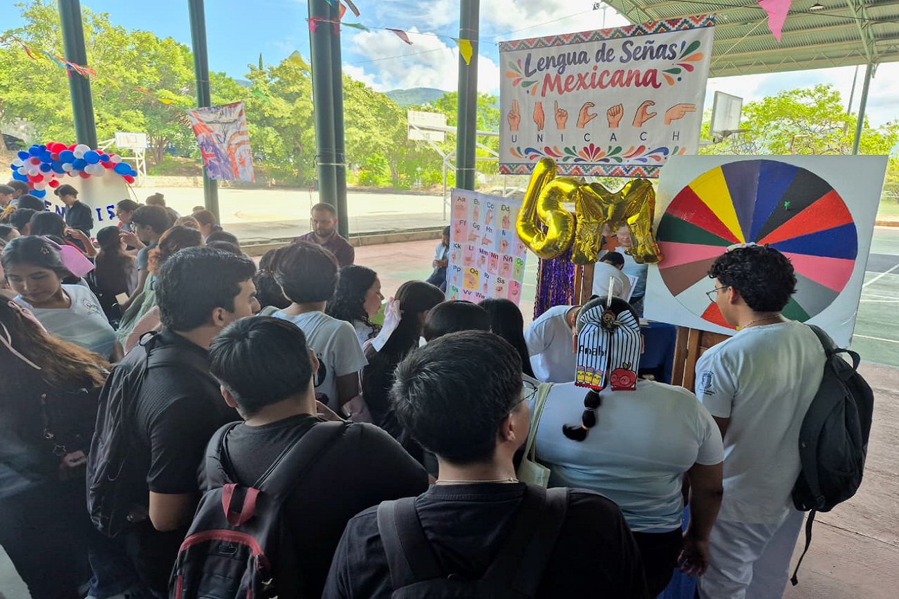 La rectora resaltó que la incorporación de la Lengua de Señas Mexicana al II Festival de las Lenguas amplía los espacios de participación e intercambio cultural.                    