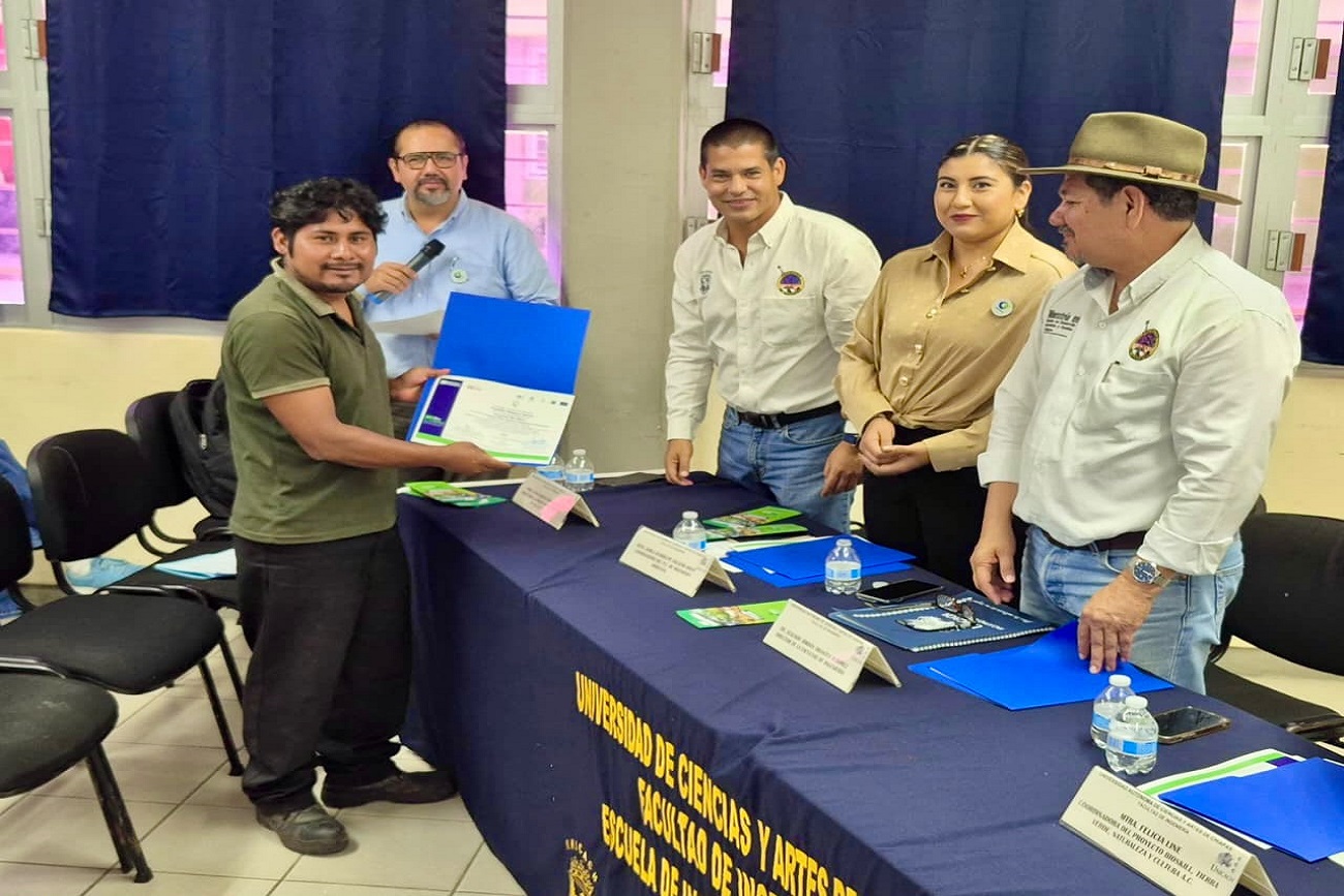 Esta ecotecnología permitirá aprovechar residuos orgánicos para producir biogás destinado al funcionamiento de una pequeña cocina escolar y contribuir a la reducción de emisiones de gases de efecto invernadero